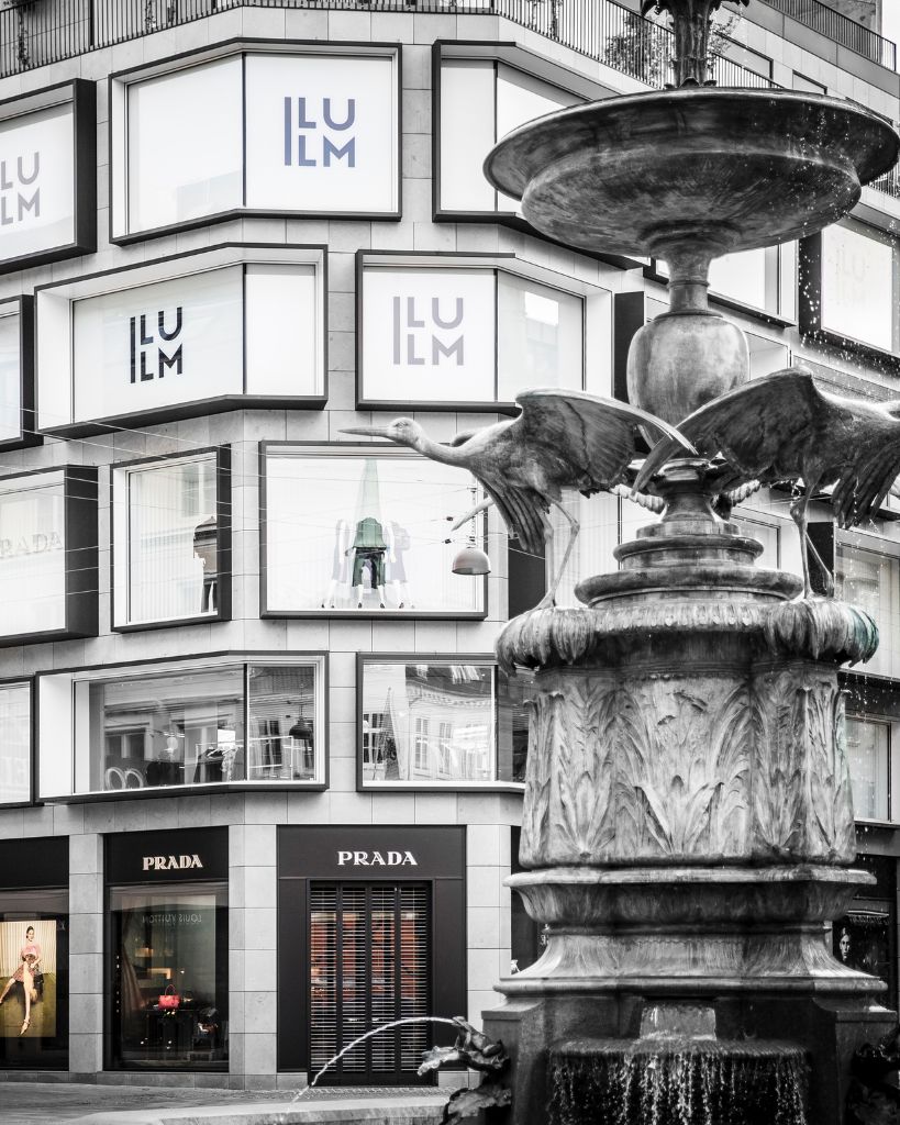 Illum-Prada-butiks-facade-reklamefotograf-WEcreate
